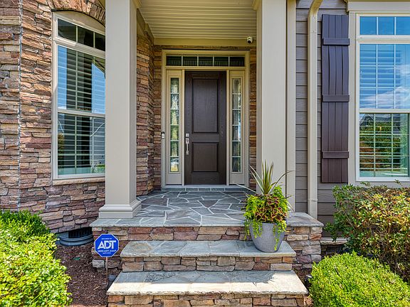 3rd image of 2817 Flora Oaks Way