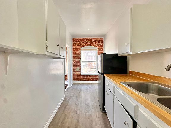 5th image of 1172 N New Hampshire Ave #305