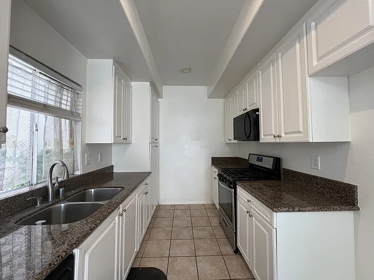2176 El Dorado St — Photo 10
