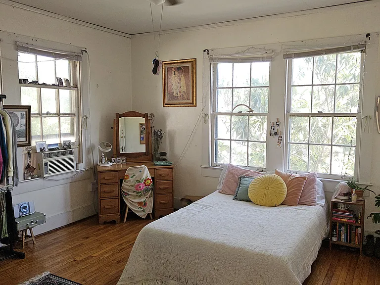 514 E State St — Photo 2