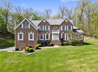 11 Red Oak Ln, Cortlandt Manor, NY 10567