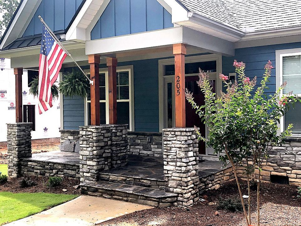 2nd image of 205 Kennedy Ln