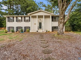 5609 Alta Dena St SW, Huntsville, AL 35802