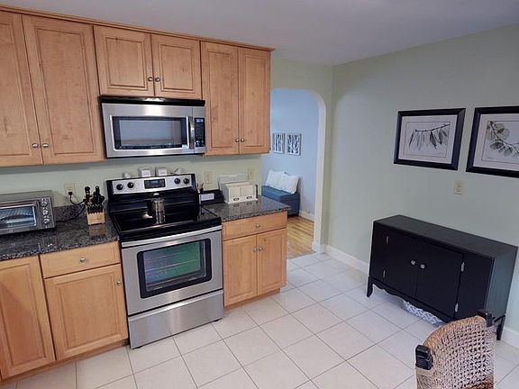 4th image of 4 Briar Hill Dr