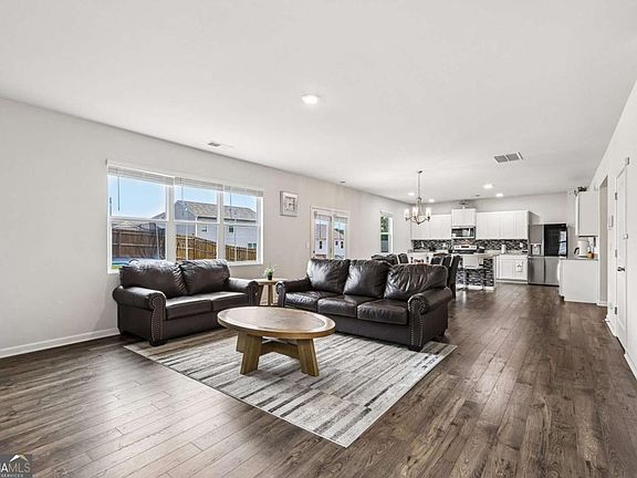 3rd image of 266 Creekview Way