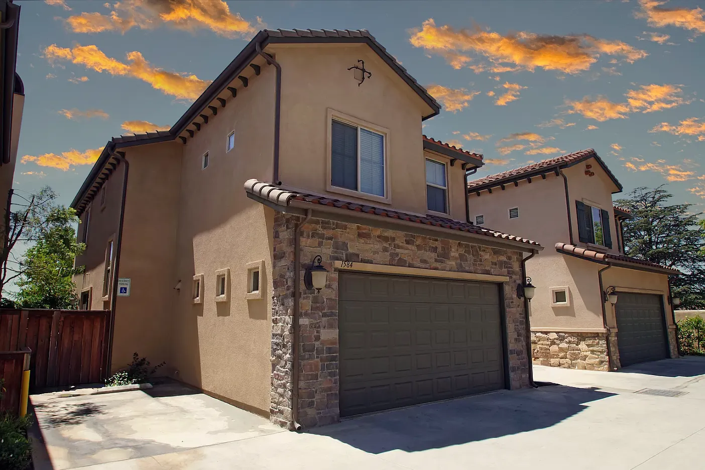 3 bed, 2.5 bath, 1943 sqft, $3,850 — Photo 1