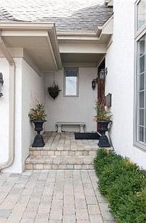 3rd image of 948 Marion Ave