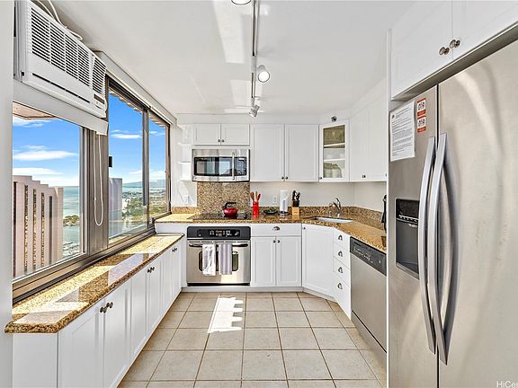 Kitchen - with AC- and Ocean Views