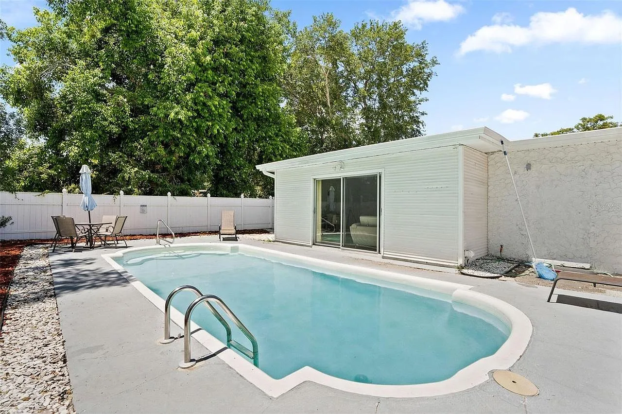 4 bed, 1600 sqft, $3,500 — Photo 1