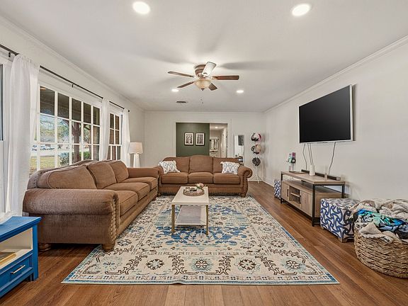 4th image of 980 N Harbin Dr