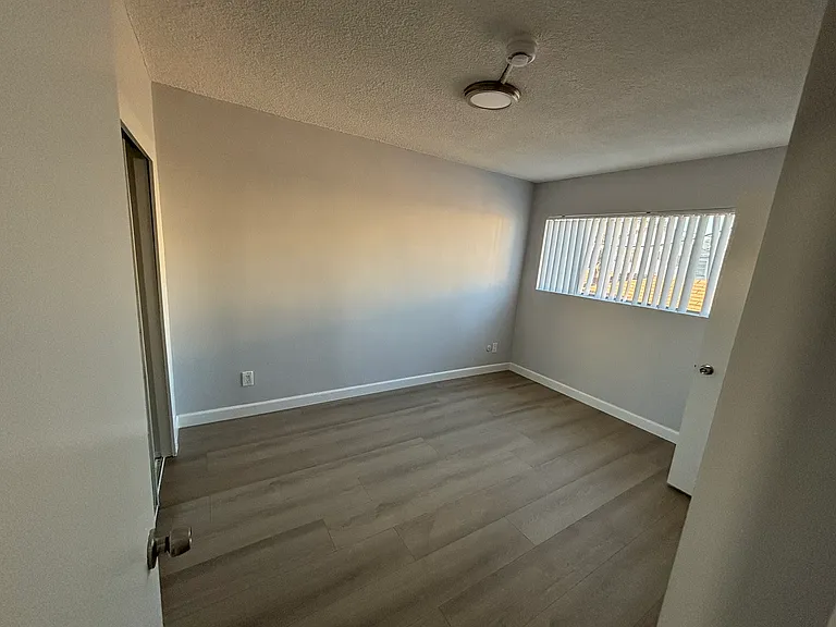 5327 Auckland Ave #4 — Photo 10