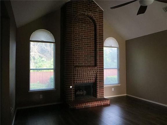 3rd image of 1401 Meadowbrook Dr