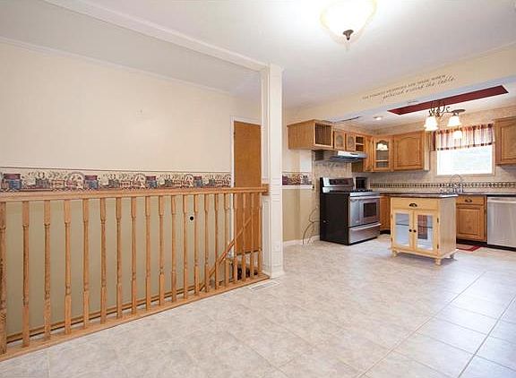 5th image of 7358 Tannoia Dr