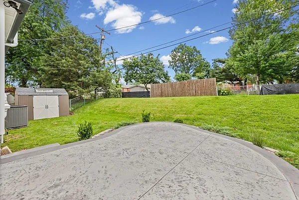 9218 Hallock Dr — Photo 21