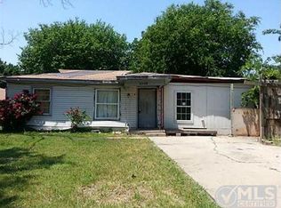 2209 Aggie Dr, Grand Prairie, TX 75051