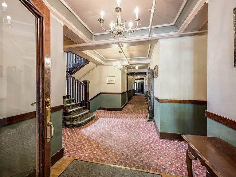 Virginian Apartments — Photo 17