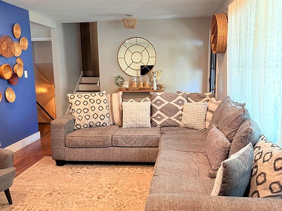 4th image of 3700 Arrowwood Dr