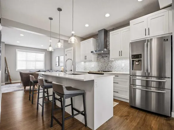 355 W Nolancrest Hts NW #803, Calgary, AB T3R 0Z9
