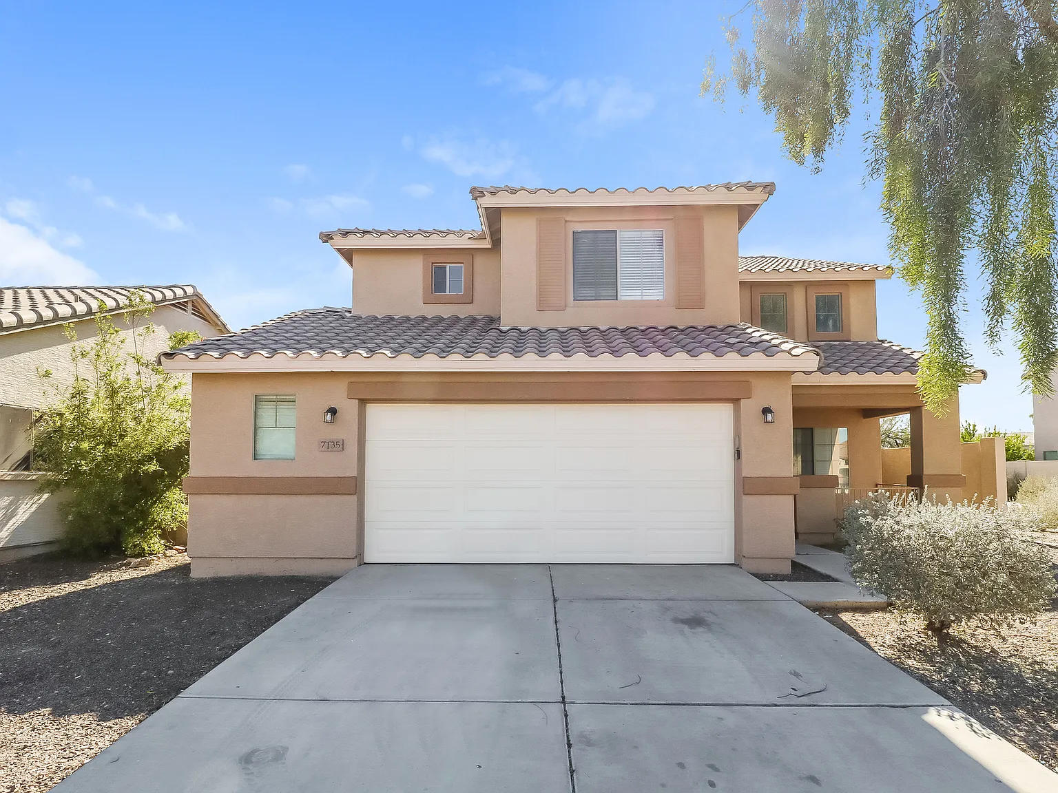 5 bed, 2.5 bath, 2369 sqft, $2,499 — Photo 1