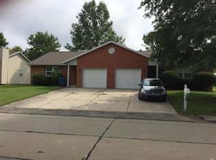 113 Twin Oaks Dr, Shiloh, IL