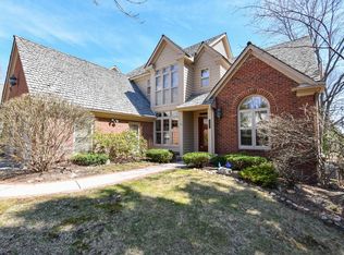 530 Park Cir, Elm Grove, WI 53122