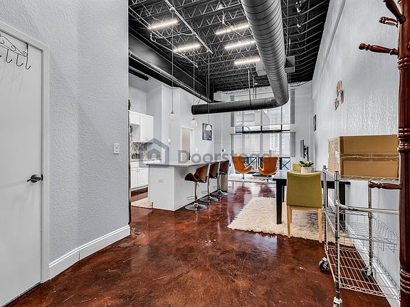 4th image of 214 E Travis St APT 305