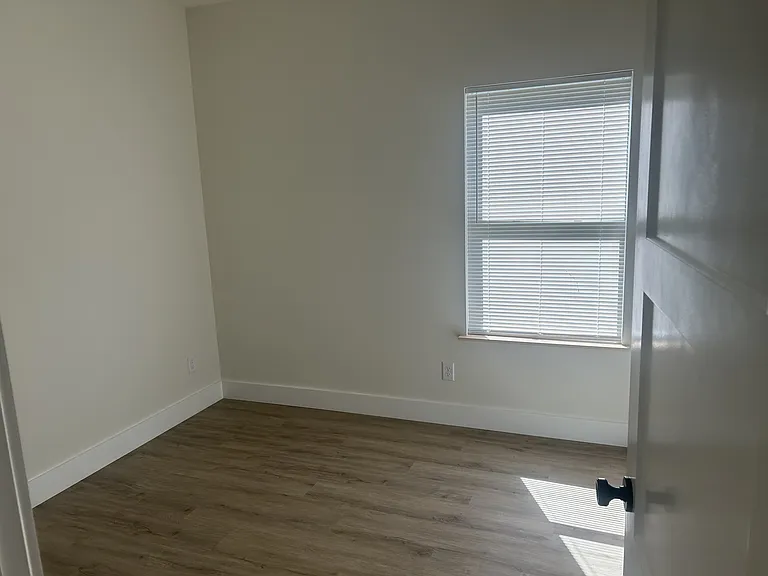 5902 Welworth Ave — Photo 11