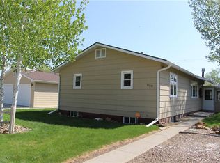 806 S Stacy Ave, Miles City, MT 59301