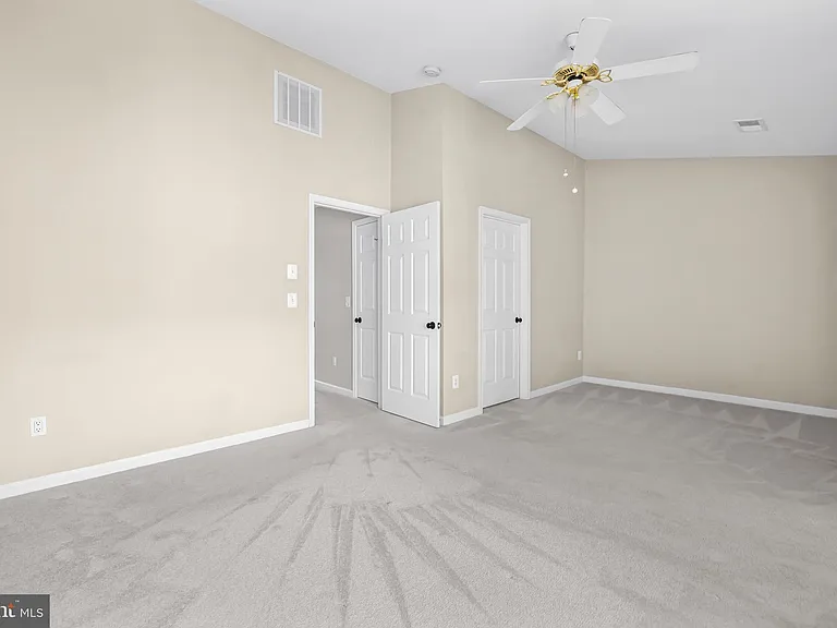 5011 Waple Ln — Photo 43