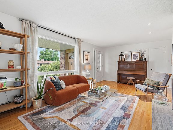 4th image of 119 Centenaire St
