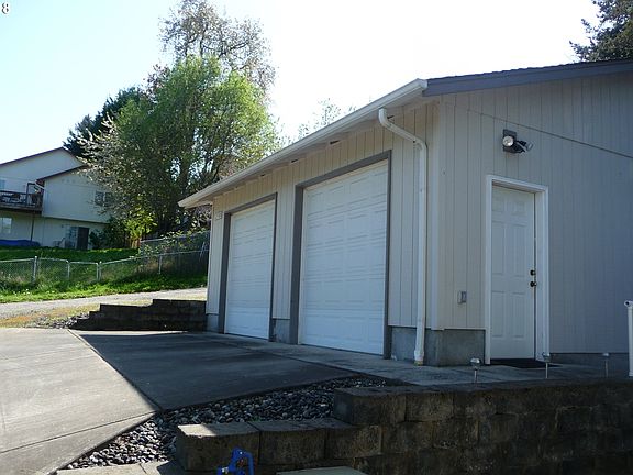 5th image of 2308 NE 53rd St