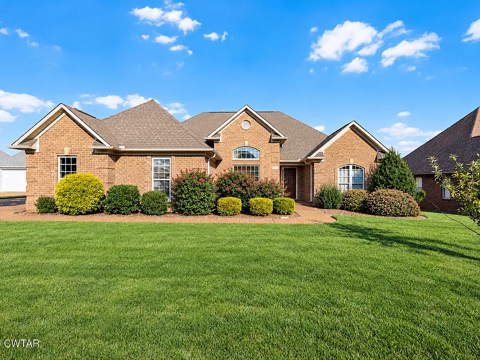 392 Summit Dr
