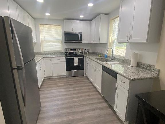 3rd image of 239 Citrus St Unit A
