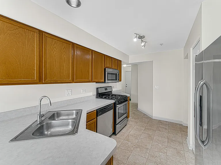 2588 Dickens Ct #2588 — Photo 7