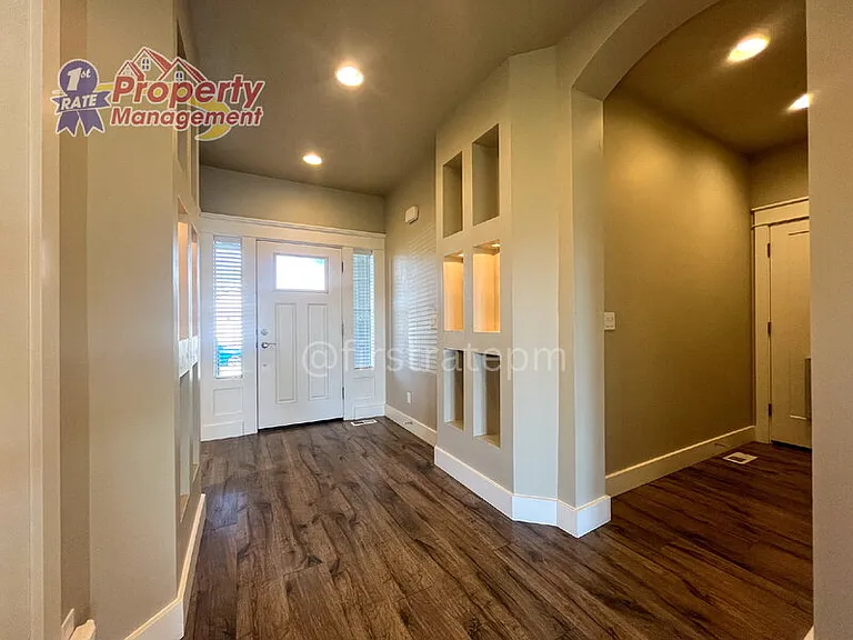 8132 S Red Cliff Ave — Photo 4