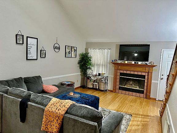 Great room w fireplace 