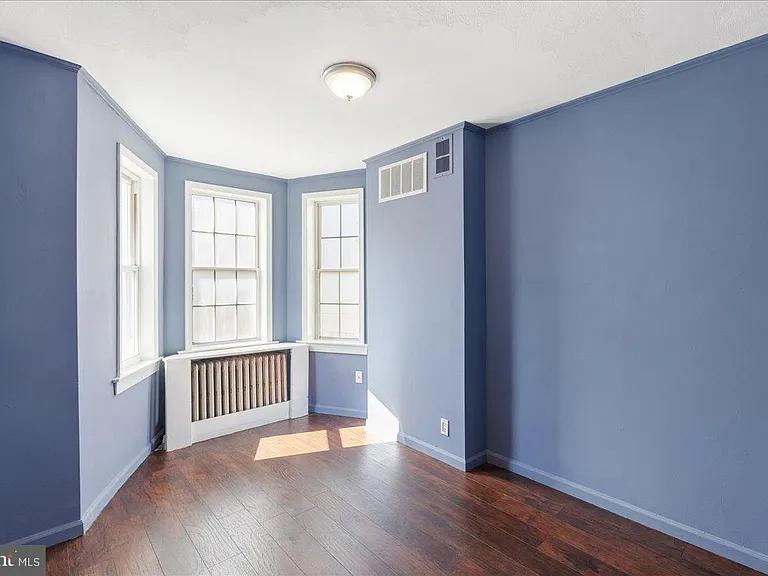 231 S Broadway — Photo 14