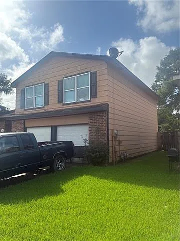 4 bed, 2.5 bath, 2100 sqft, $2,000 — Photo 2