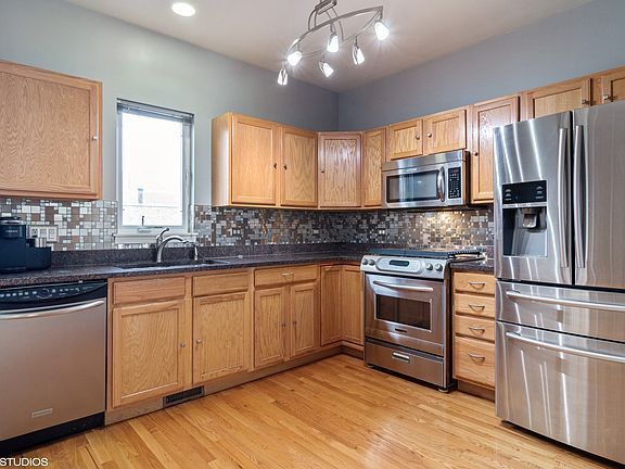 4th image of 3244 N Kilbourn Ave Unit 8