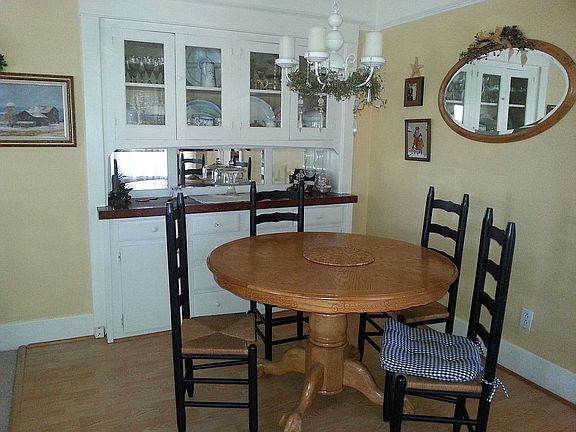 Dining with build in