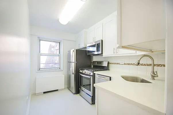 Rented by Rhona Realty | media 48