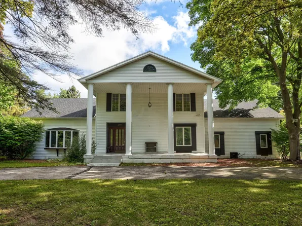 3298 Foss Dr, Saginaw, MI 48603