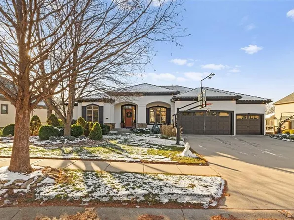 2421 NE Lake Breeze Dr, Lees Summit, MO 64086