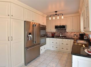 11 Jacqueline Blvd, Hamilton, ON L9B2R1