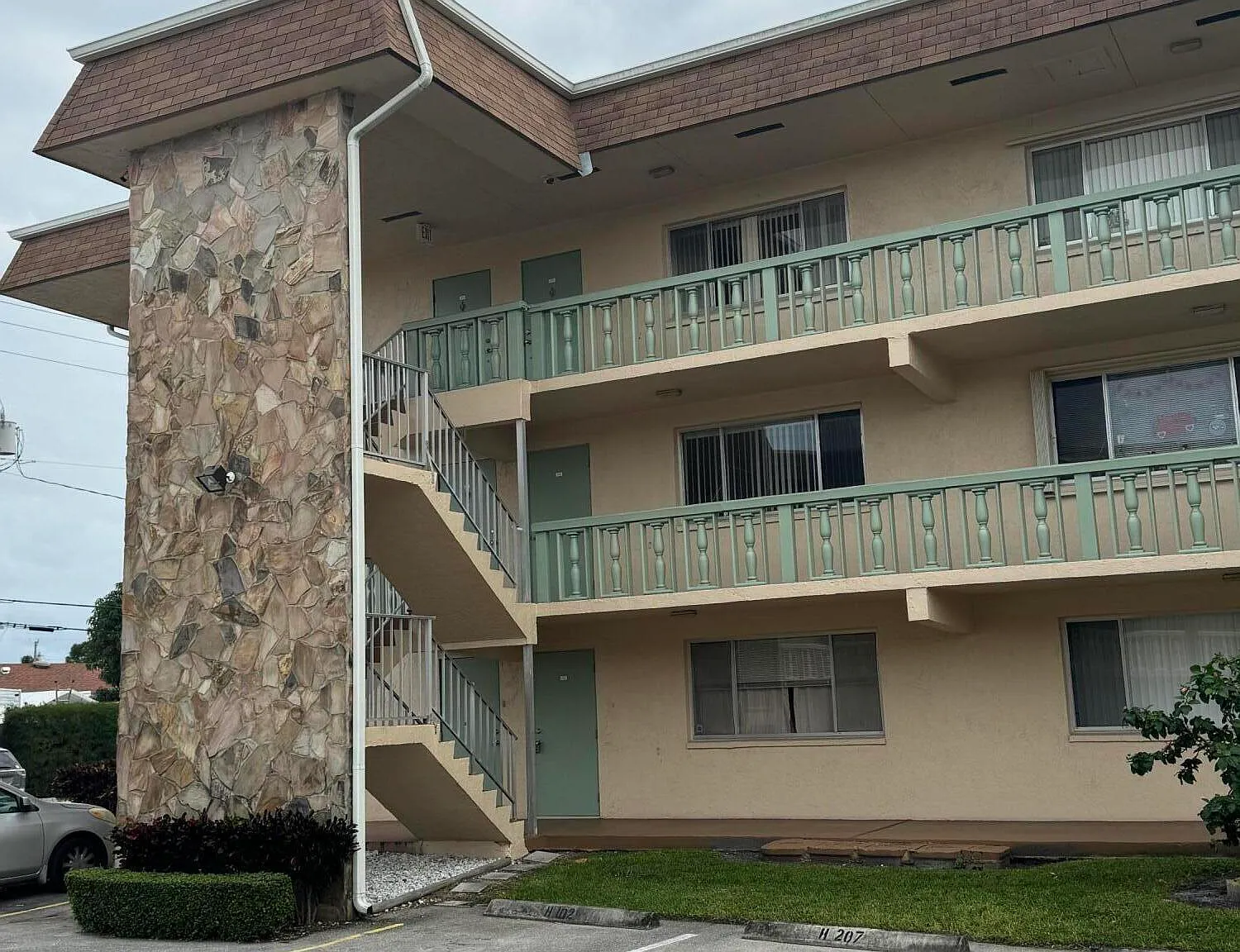 1 bed, 1.5 bath, 764 sqft, $1,350 — Photo 1