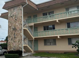 700 Village Green Ct APT 302, Palm Springs, FL 33461
