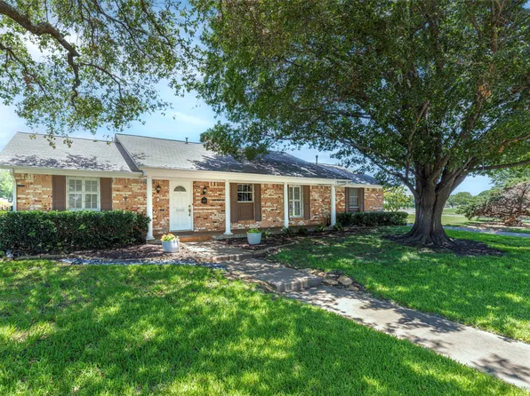 3455 Pebble Beach Dr, Farmers Branch, TX 75234