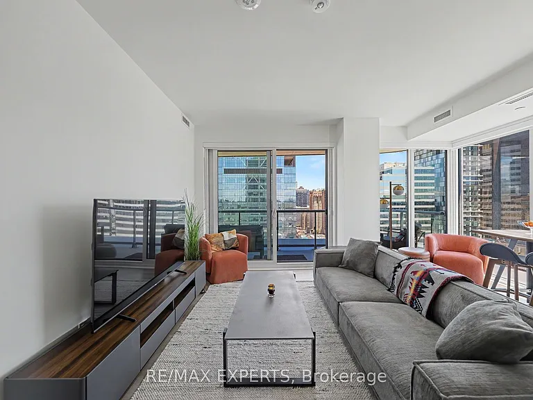 280 Dundas St W #1805 — Photo 11