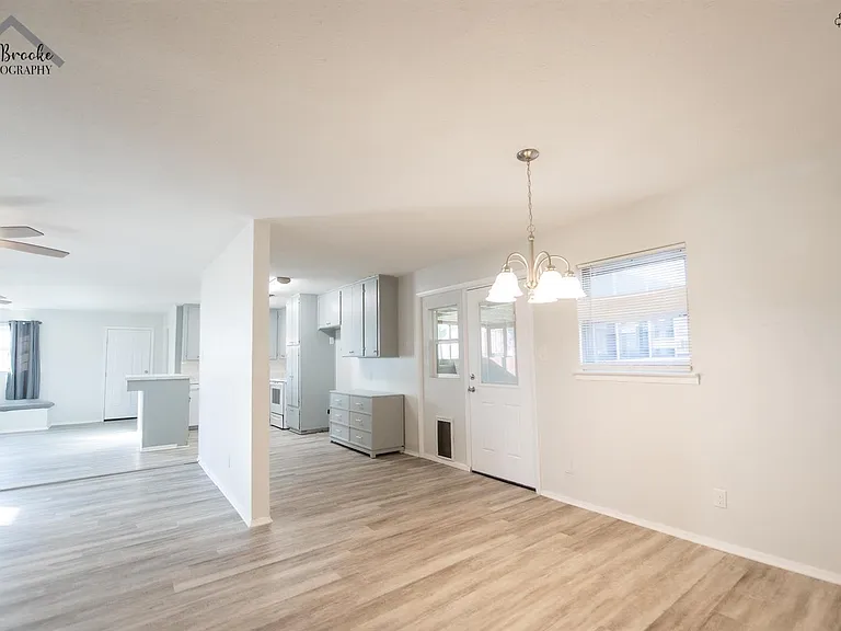 1020 W Cornelia Ave — Photo 23