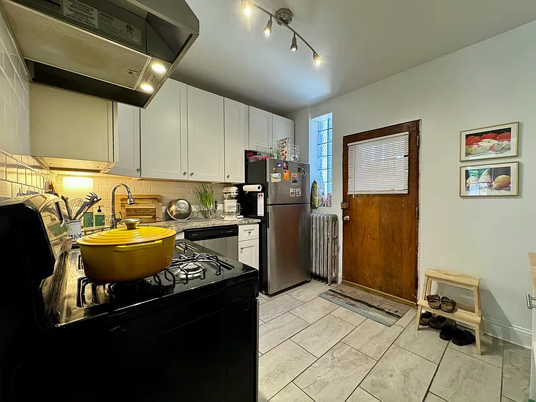 1448 W Winnemac Ave #1 — Photo 4